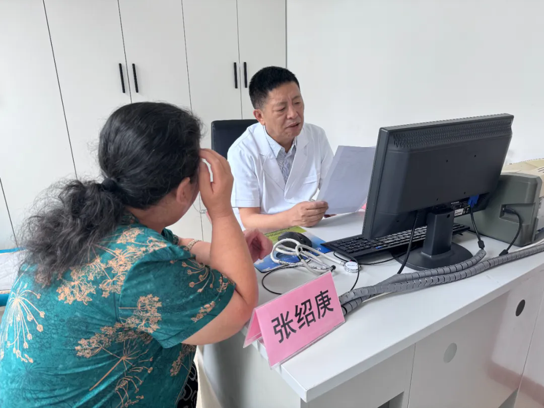 【时讯动态】携手共建 聚力赋能---民革唐山市委会“肿瘤防治医院联动专家巡诊”大型义诊活动来到迁安市老干部医院！