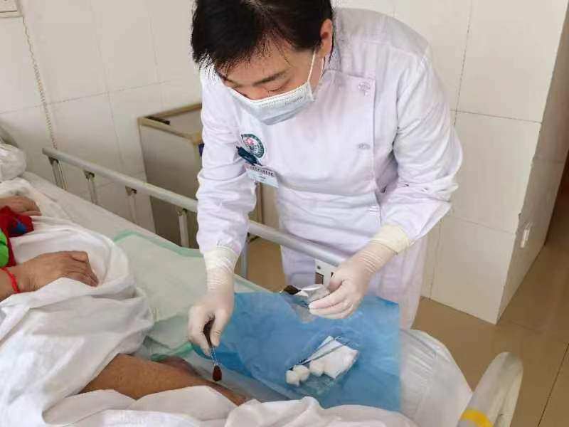 【时讯动态】精心“复”疮面  用爱“抚”伤口