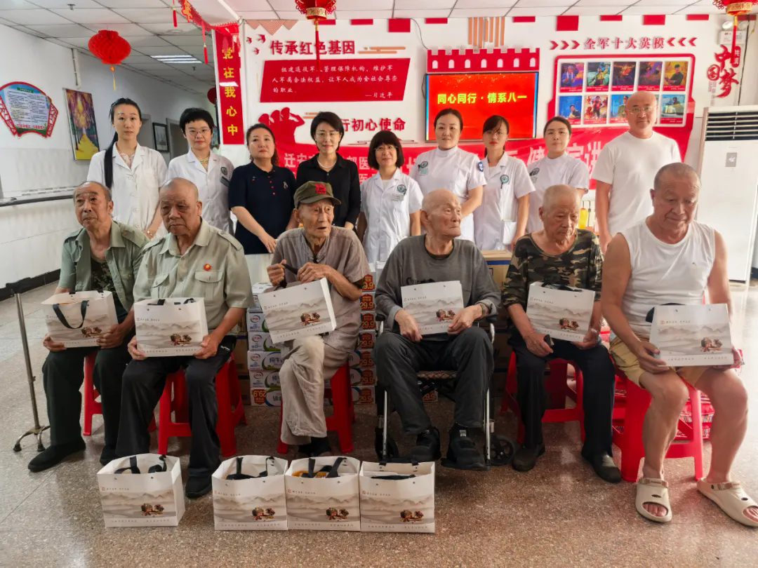 同心同行 情系八一｜我院开展拥军义诊活动